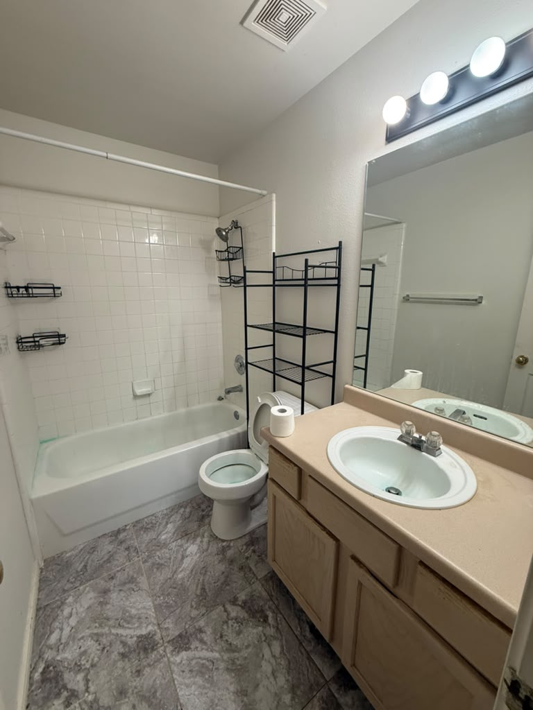 Full bath make ready before — Michael Douglas Make Ready